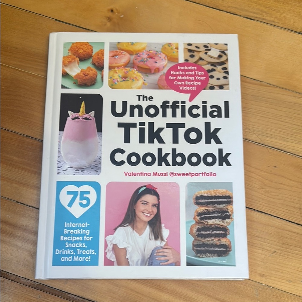 The Unofficial TikTok Cookbook by Valentina Mussi - White Cover
